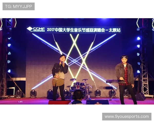 足球巨星跨界才艺展示 球场外的吉他弹唱与音乐梦想